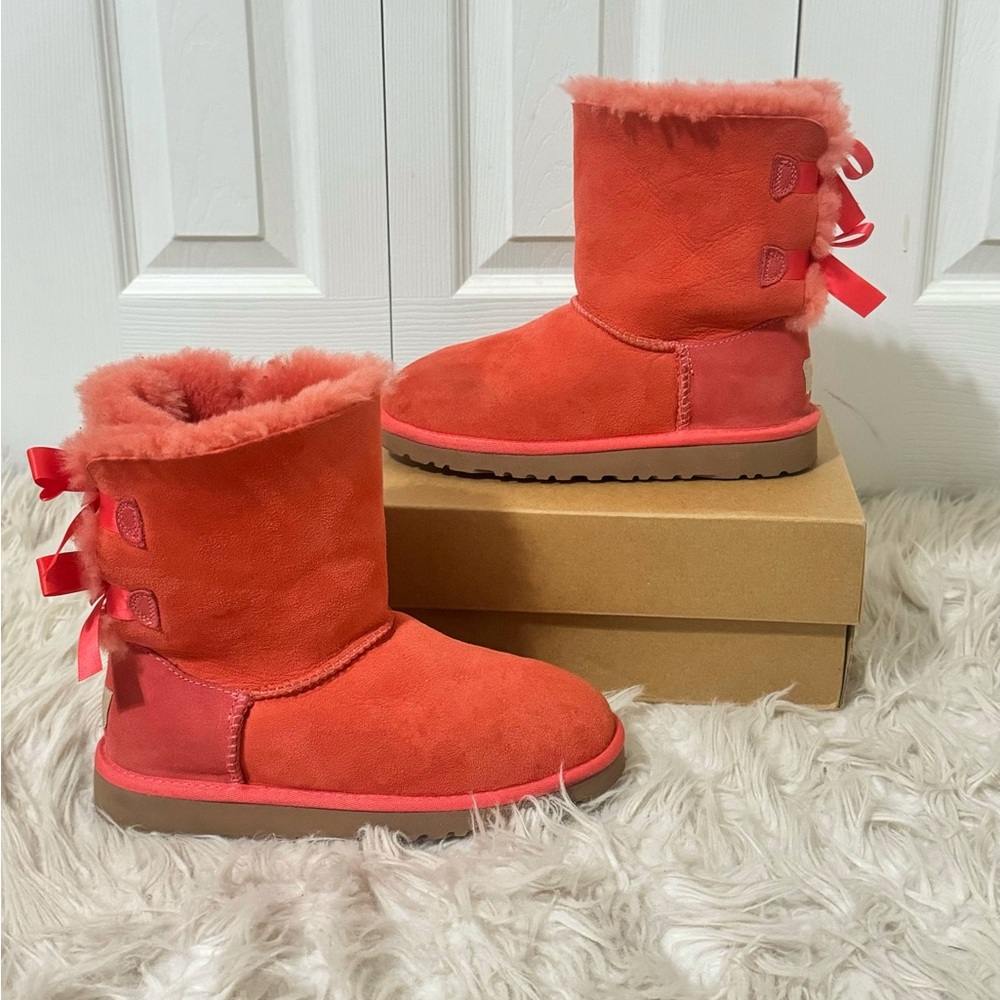UGG Australia Girls Bailey Bow Boots – Shrimp (Size 4) - Picture 2 of 6